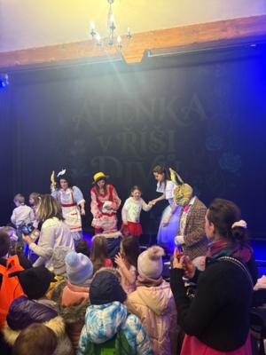 Divadelní představení - Alenka v říši divů